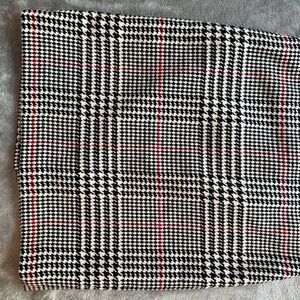 Talbots Women's Tweed Skirt Knee Length Size 2P Zipper White Black w/ Red accent